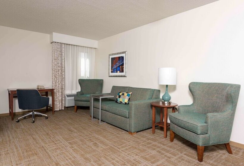 Отель Hampton Inn Grand Rapids North
