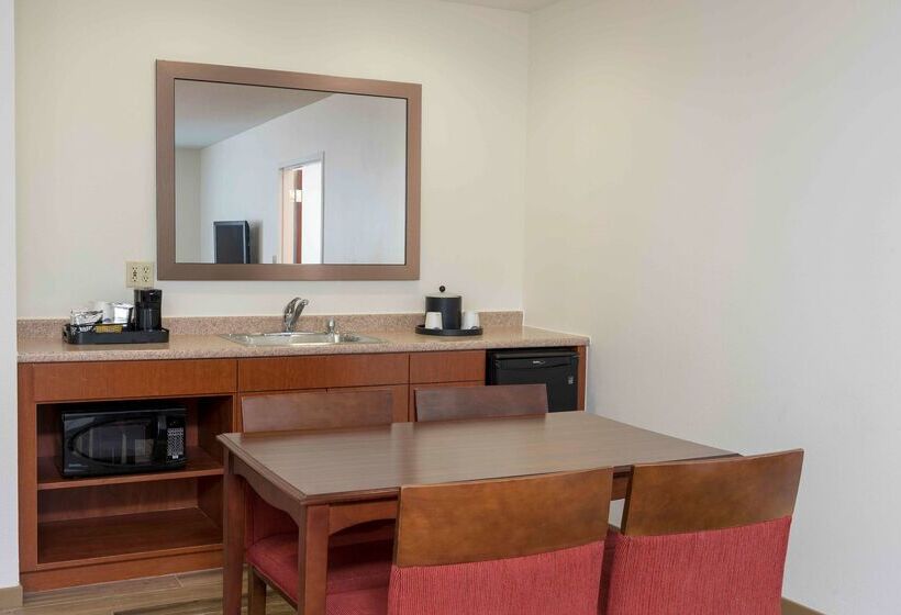 Отель Hampton Inn Grand Rapids North