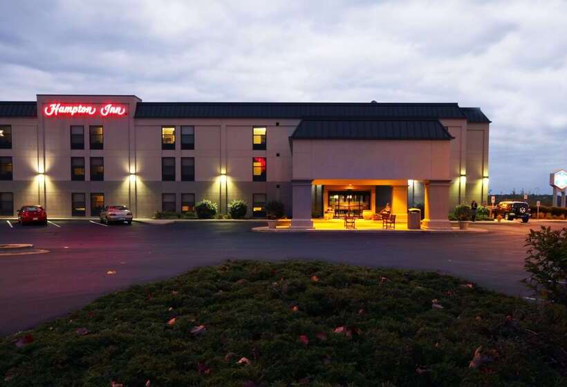 Отель Hampton Inn Grand Rapids North