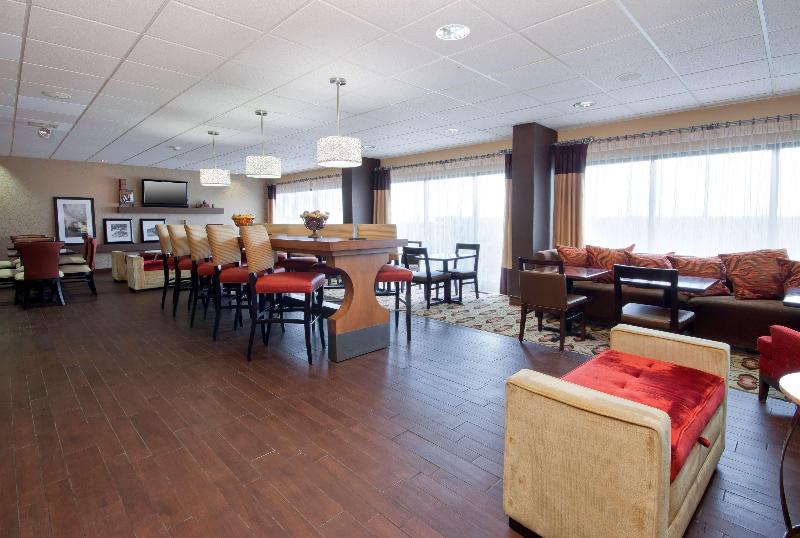 Отель Hampton Inn Grand Rapids North