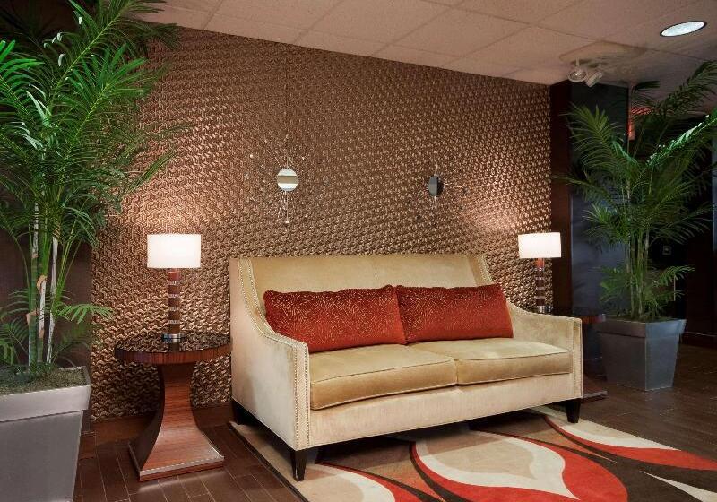 Отель Hampton Inn Grand Rapids North