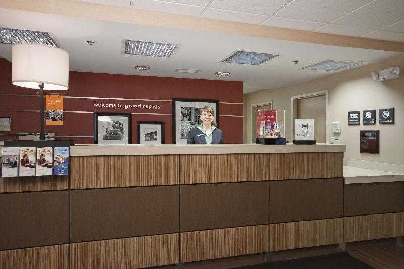 Отель Hampton Inn Grand Rapids North