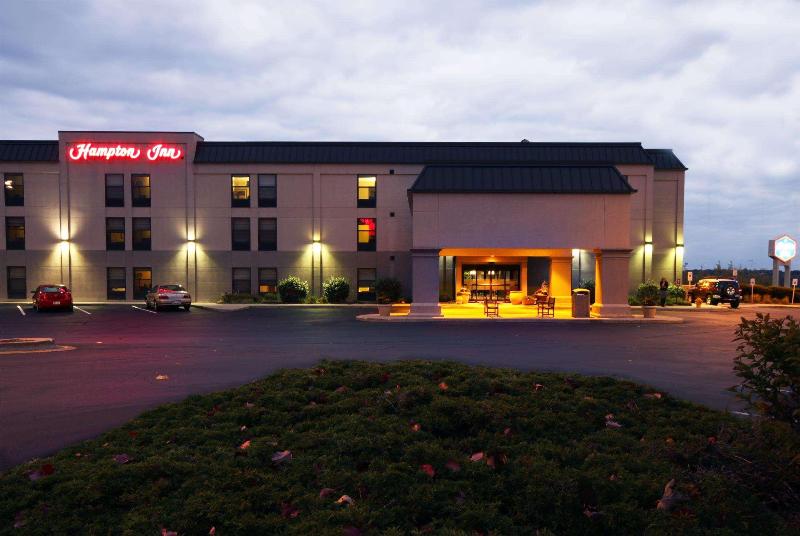 Отель Hampton Inn Grand Rapids North