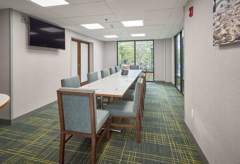 Отель Hampton Inn By Hilton Harrisburg West