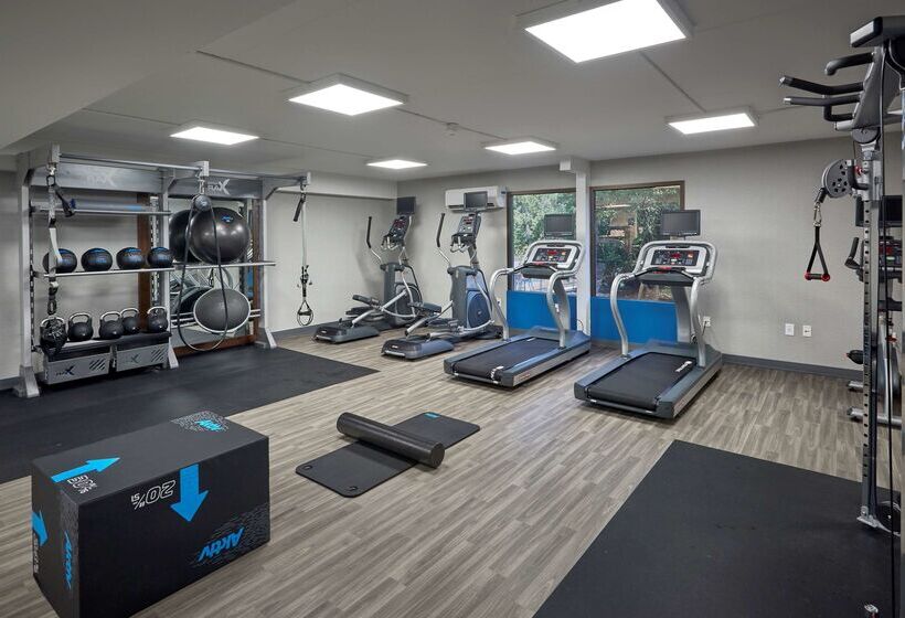 Отель Hampton Inn By Hilton Harrisburg West