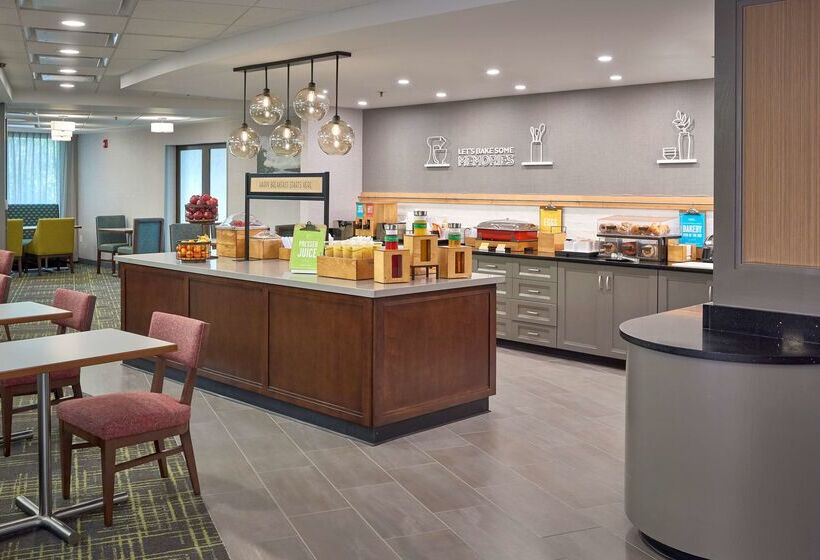 Отель Hampton Inn By Hilton Harrisburg West