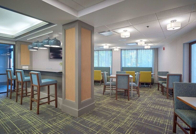 Отель Hampton Inn By Hilton Harrisburg West