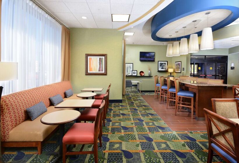 هتل Hampton Inn High Point