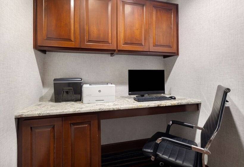 هتل Hampton Inn Hot Springs