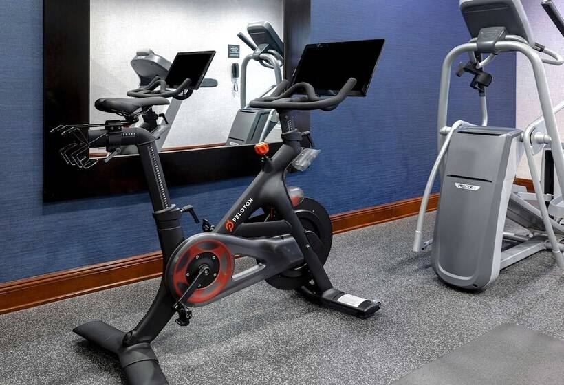 هتل Hampton Inn Hot Springs