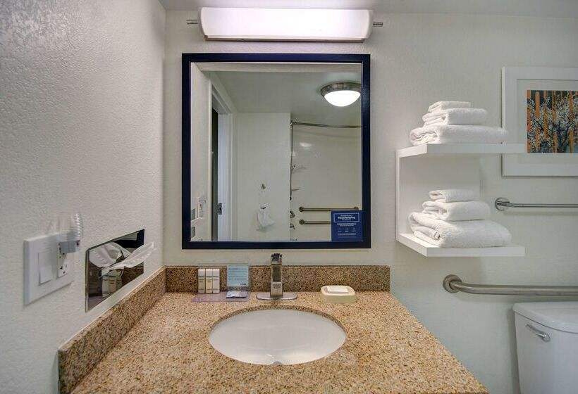 هتل Hampton Inn Huntsville Arsenal/south Pkway