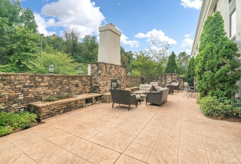 هتل Hampton Inn Madison Huntsville Airport