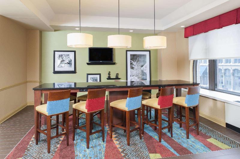 فندق Hampton Inn Indianapolis Downtown Across From Circle Centre