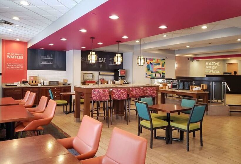هتل Hampton Inn Johnstown