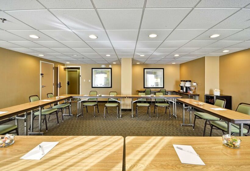 בית מלון כפרי Hampton Inn Kansas City Airport