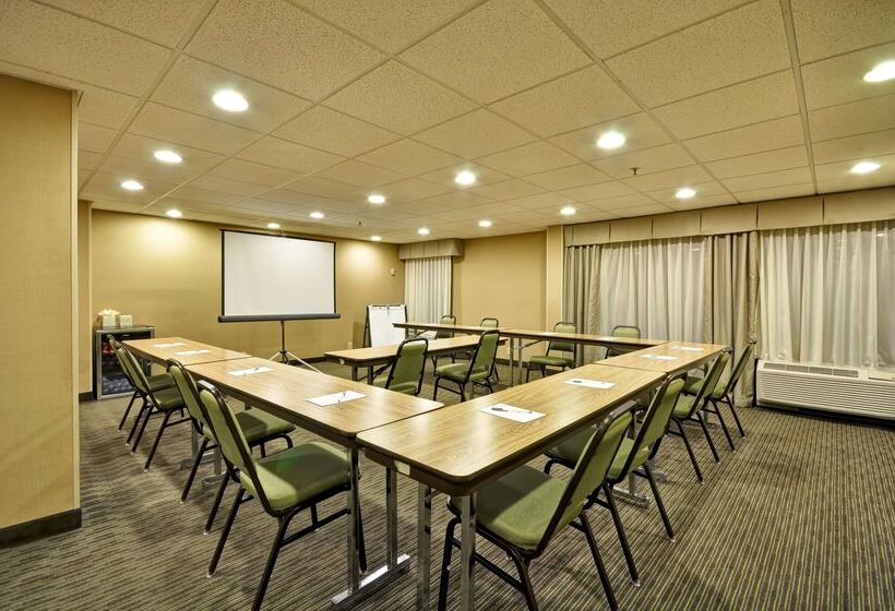 בית מלון כפרי Hampton Inn Kansas City Airport