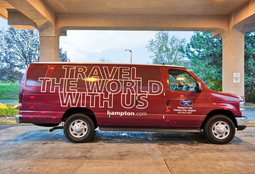 בית מלון כפרי Hampton Inn Kansas City Airport