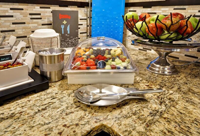 בית מלון כפרי Hampton Inn Kansas City Airport