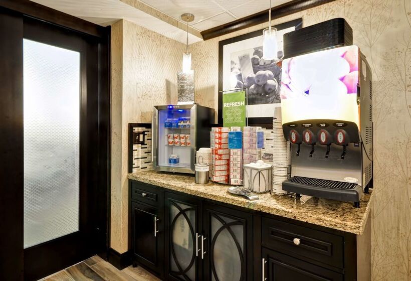 בית מלון כפרי Hampton Inn Kansas City Airport