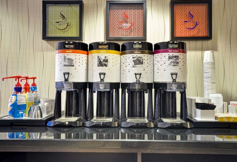 בית מלון כפרי Hampton Inn Kansas City Airport