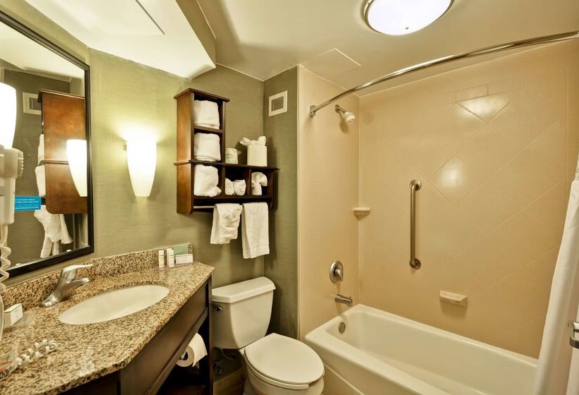 בית מלון כפרי Hampton Inn Kansas City Airport