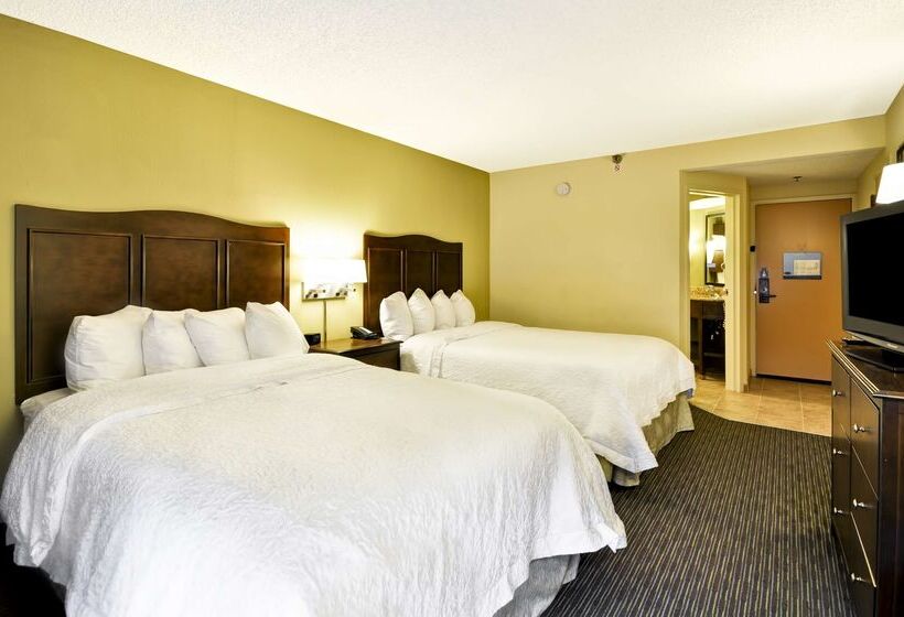 בית מלון כפרי Hampton Inn Kansas City Airport