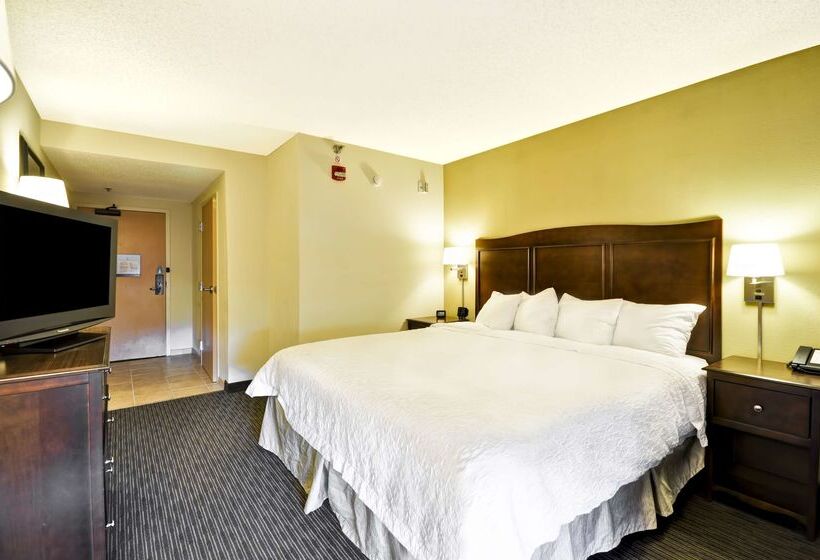 בית מלון כפרי Hampton Inn Kansas City Airport