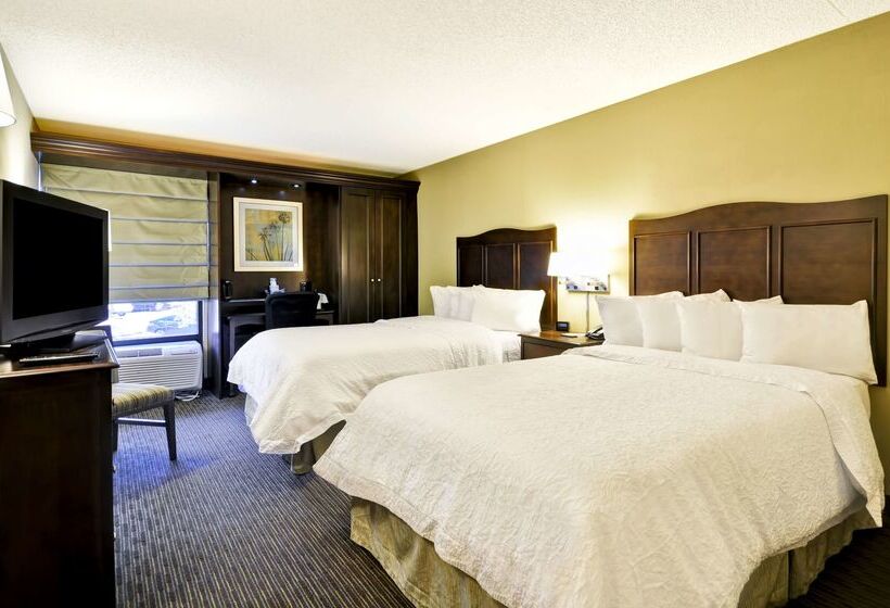 בית מלון כפרי Hampton Inn Kansas City Airport