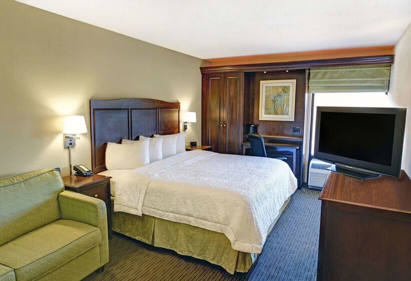 בית מלון כפרי Hampton Inn Kansas City Airport