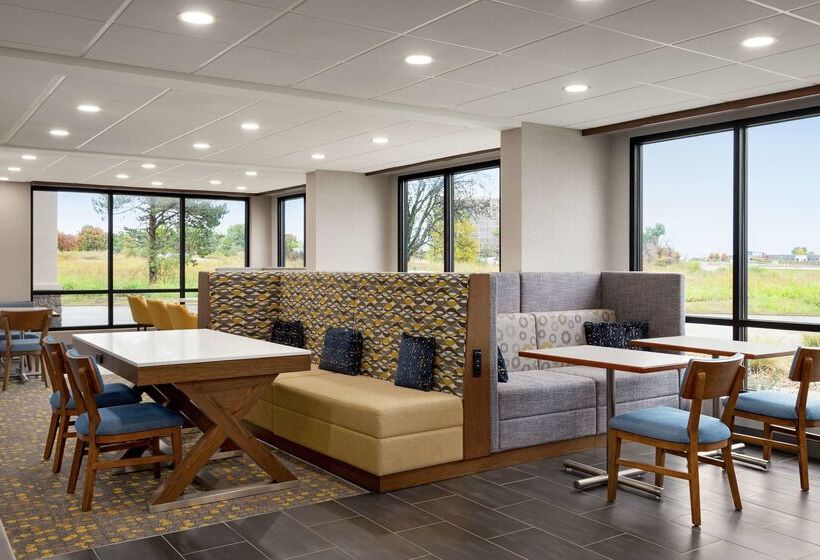 בית מלון כפרי Hampton Inn Kansas City Airport