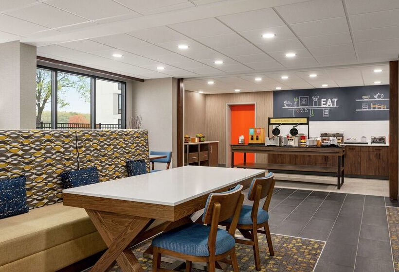 בית מלון כפרי Hampton Inn Kansas City Airport