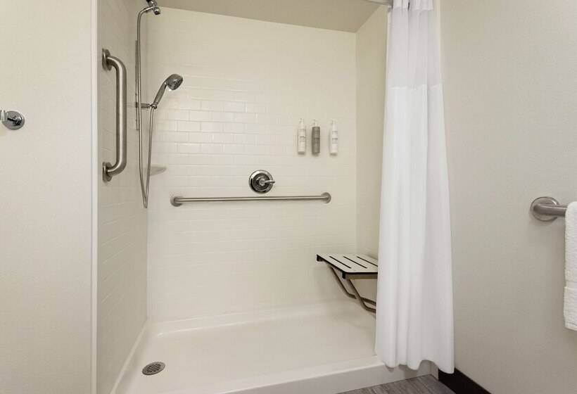 בית מלון כפרי Hampton Inn Kansas City Airport