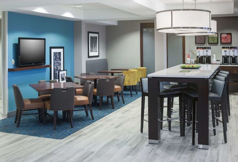 בית מלון כפרי Hampton Inn Kansas Cityliberty