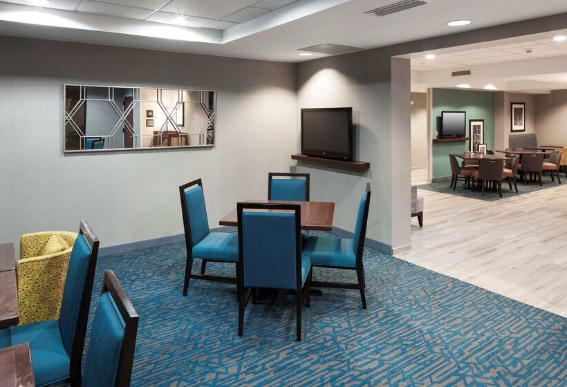 בית מלון כפרי Hampton Inn Kansas Cityliberty