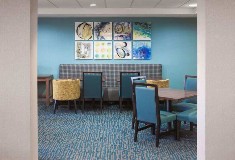 هتل Hampton Inn Kansas Cityliberty