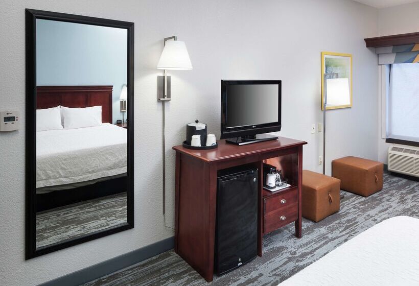 בית מלון כפרי Hampton Inn Kansas Cityliberty