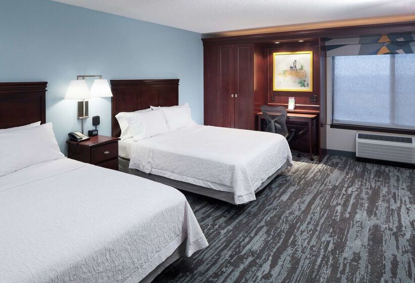 בית מלון כפרי Hampton Inn Kansas Cityliberty