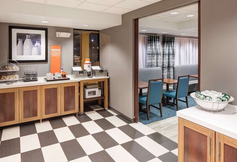 בית מלון כפרי Hampton Inn Kansas Cityliberty