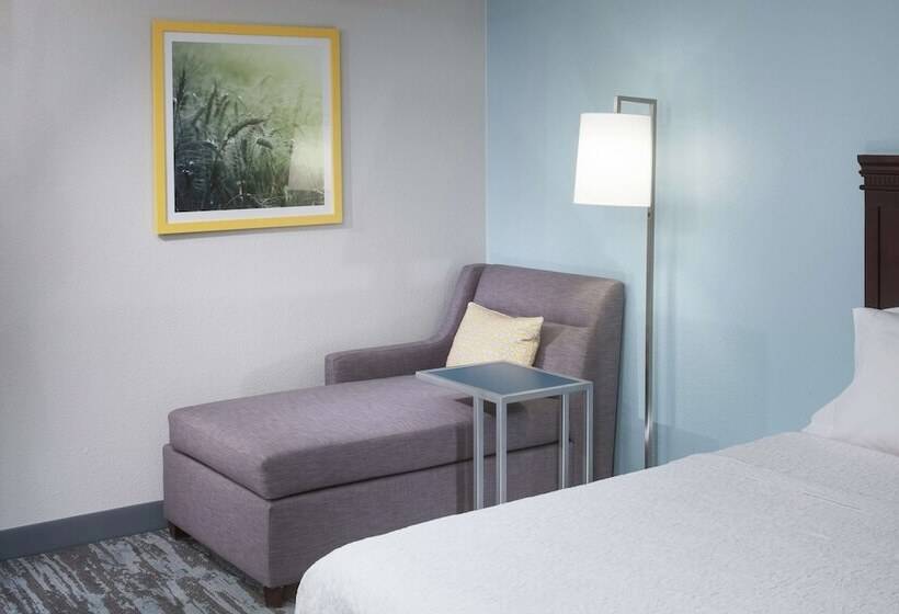 בית מלון כפרי Hampton Inn Kansas Cityliberty