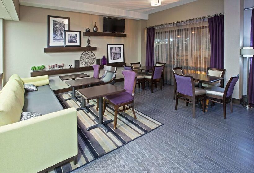 בית מלון כפרי Hampton Inn Knoxvilleairport