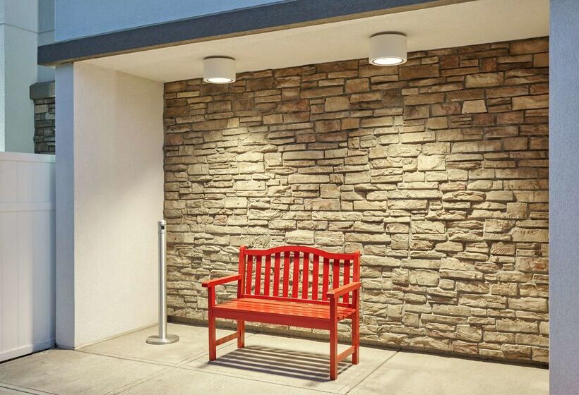 هتل Hampton Inn Lafayette