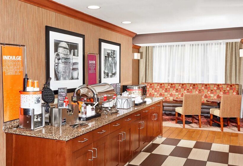 هتل Hampton Inn Lafayette