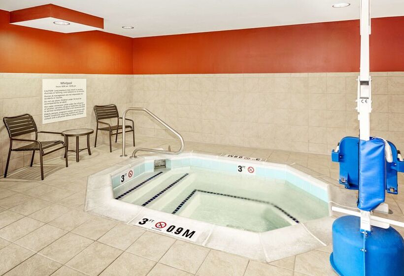 هتل Hampton Inn Lafayette