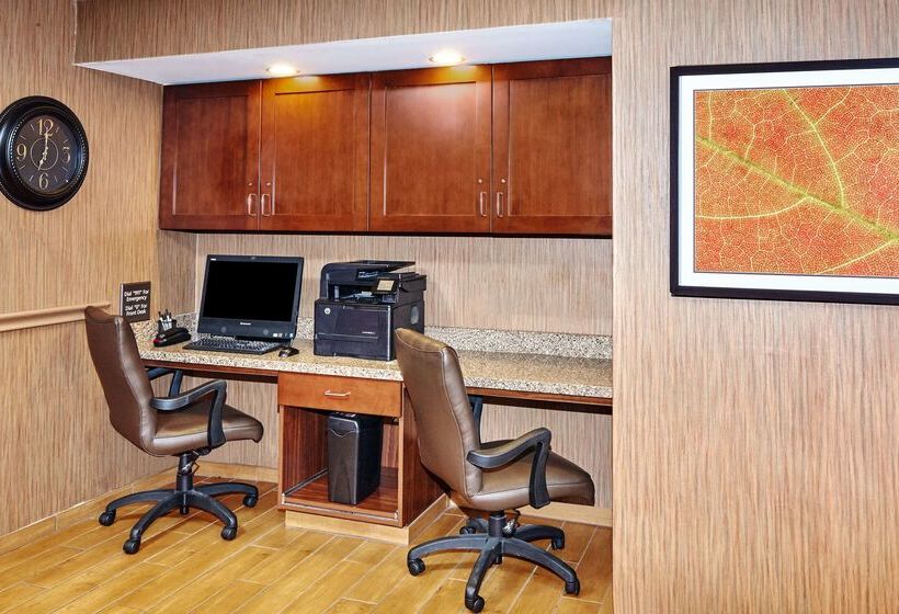 هتل Hampton Inn Lafayette