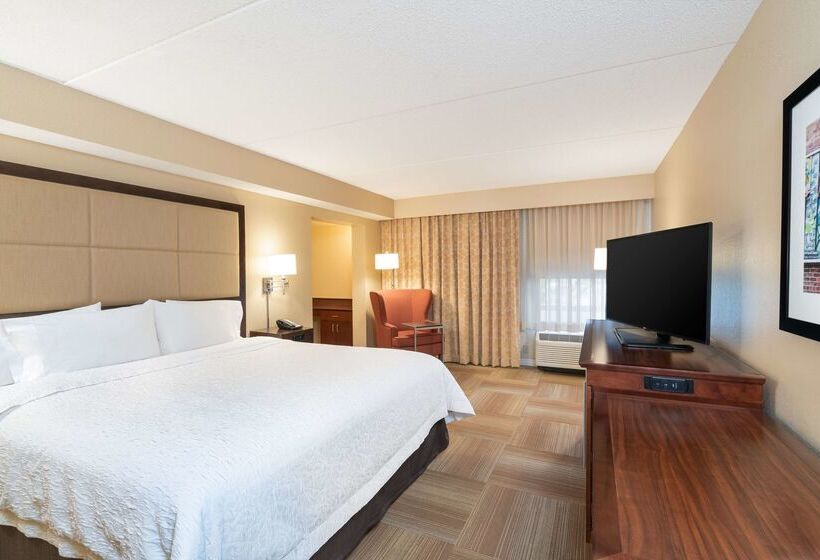 هتل Hampton Inn Lafayette