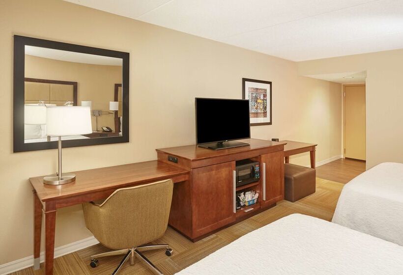 هتل Hampton Inn Lafayette