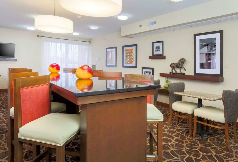هتل Hampton Inn Laredo