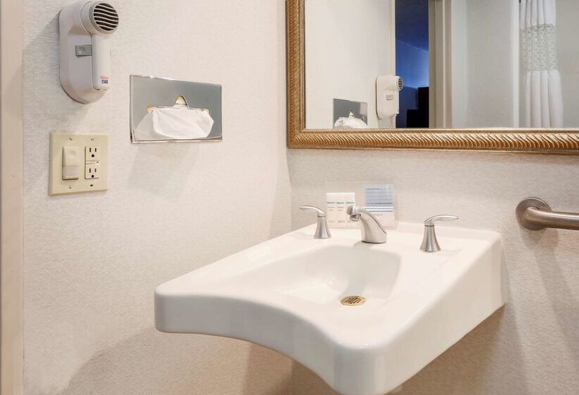 هتل Hampton Inn Laredo