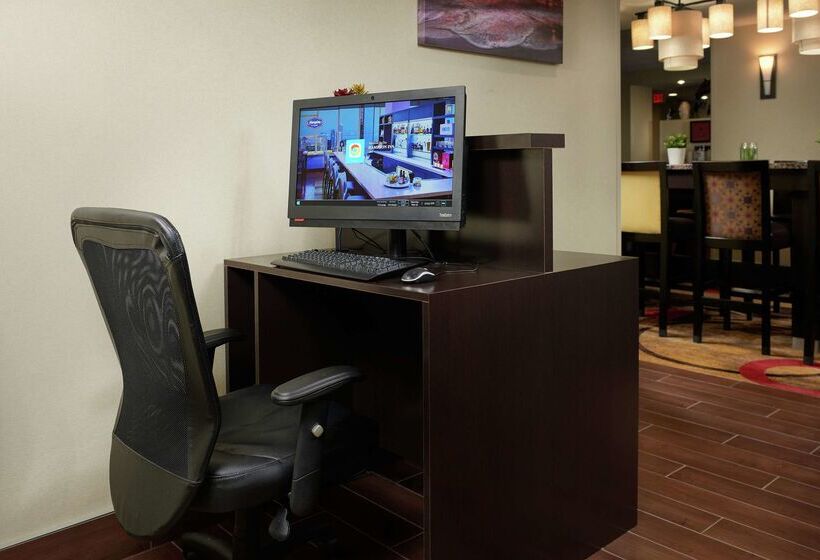 בית מלון כפרי Hampton Inn Louisville I65 @ Brooks Rd