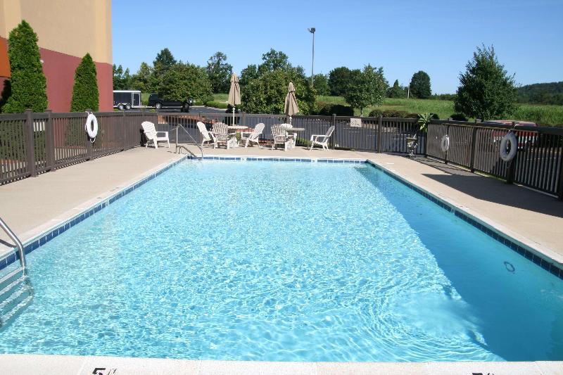 בית מלון כפרי Hampton Inn Louisville I65 @ Brooks Rd